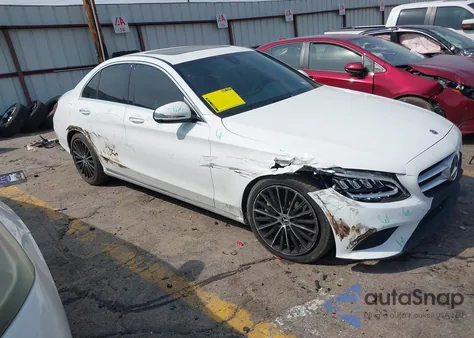 2019 Mercedes-Benz C 300 z USA, uszkodzony, nr VIN 55SWF8DB0KU308453